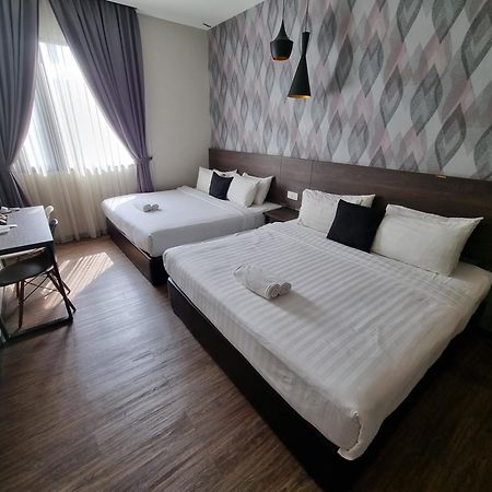 The Square Hotel Skudai Extérieur photo