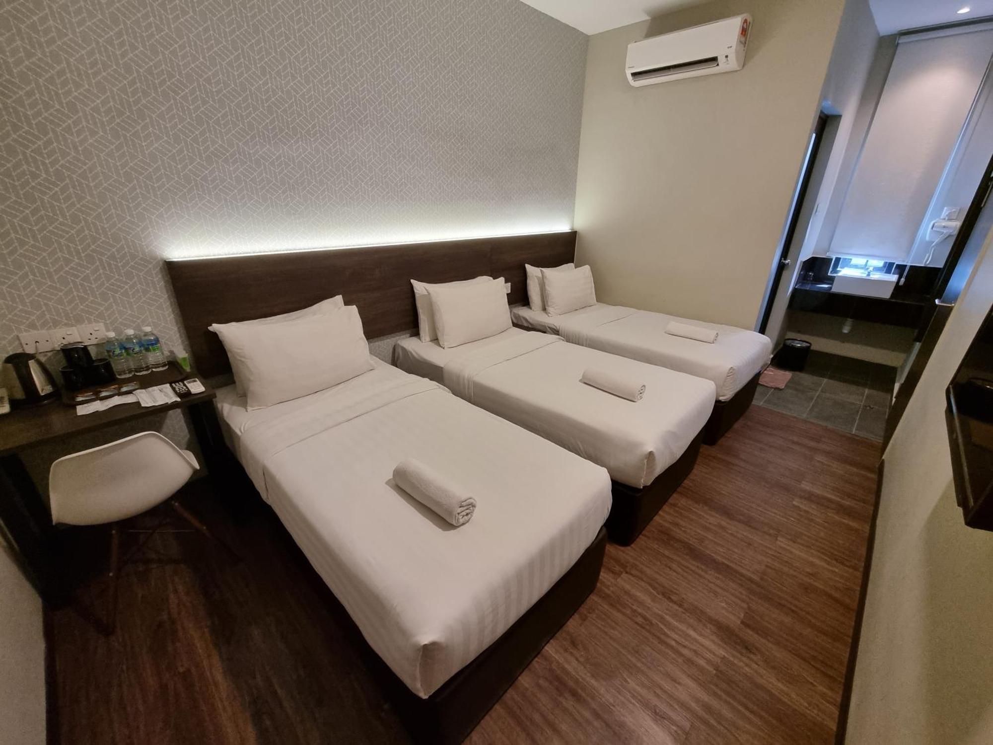 The Square Hotel Skudai Extérieur photo
