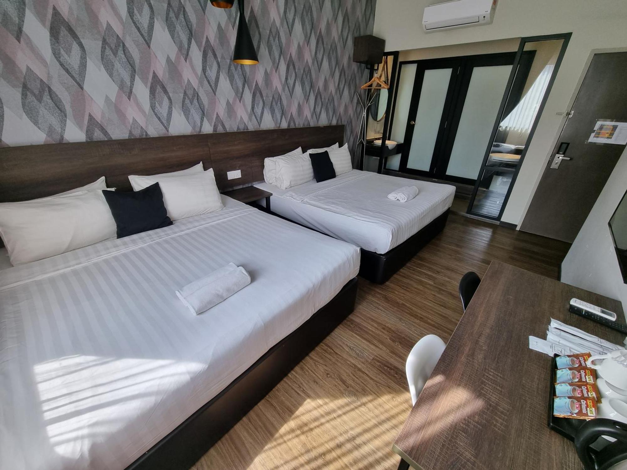 The Square Hotel Skudai Extérieur photo