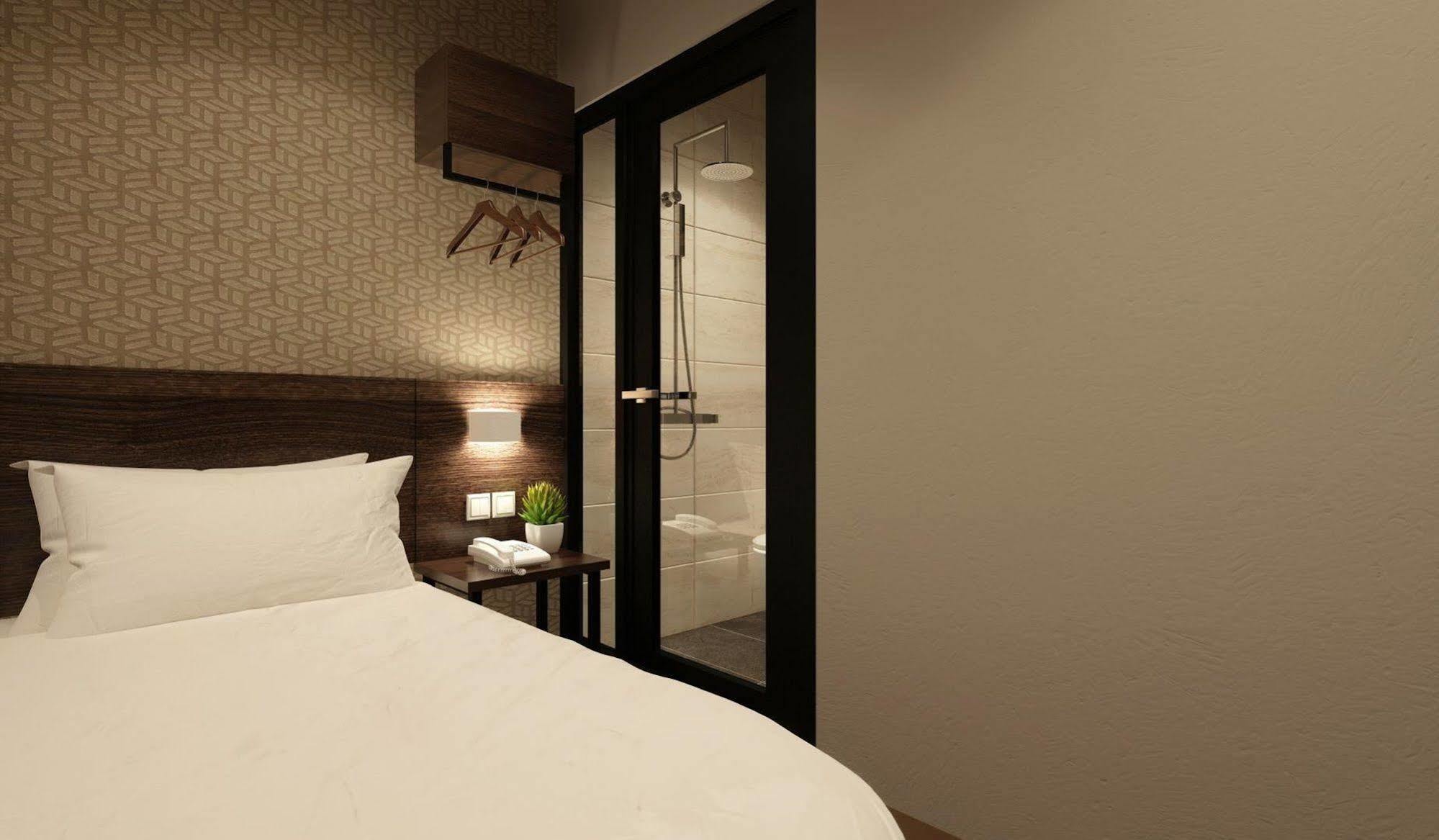 The Square Hotel Skudai Extérieur photo