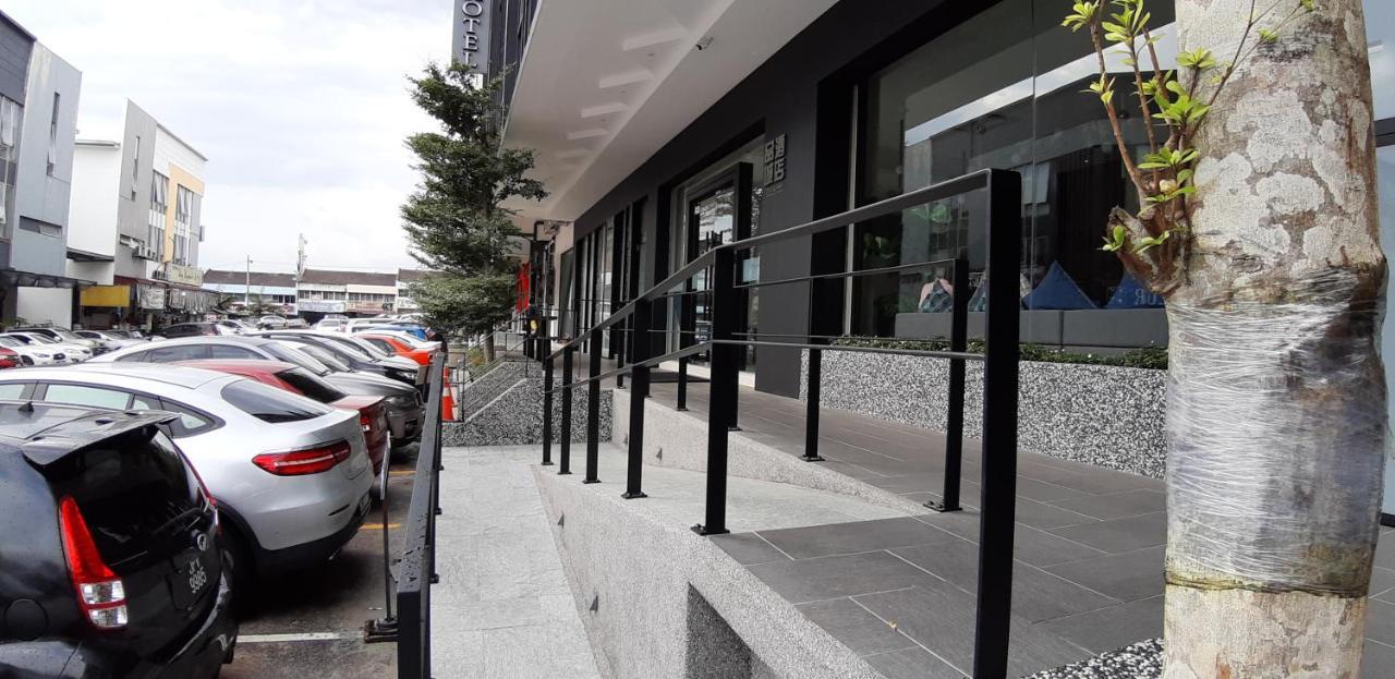 The Square Hotel Skudai Extérieur photo